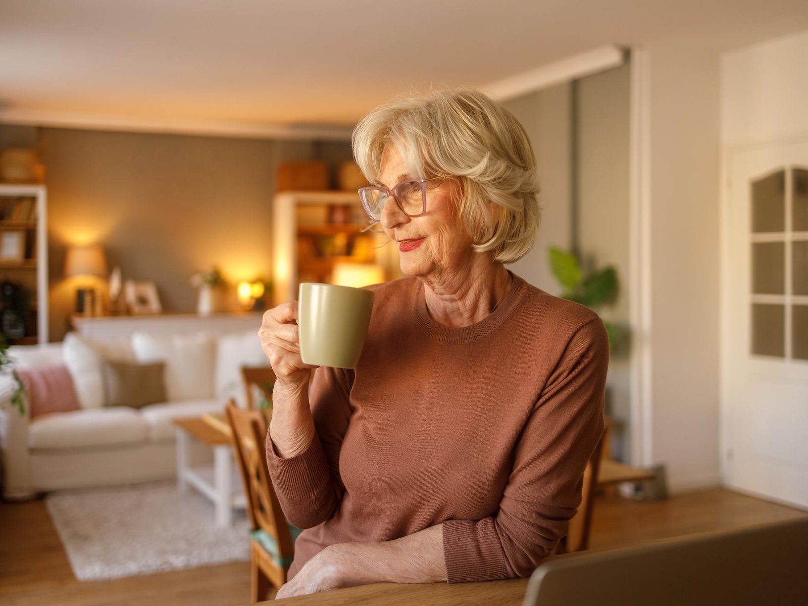 A person holding a warm cup at home
